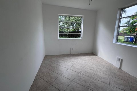 Villa ou maison à louer à Pompano Beach, Floride: 2 chambres, 78.97 m2 № 2168477 - photo 12
