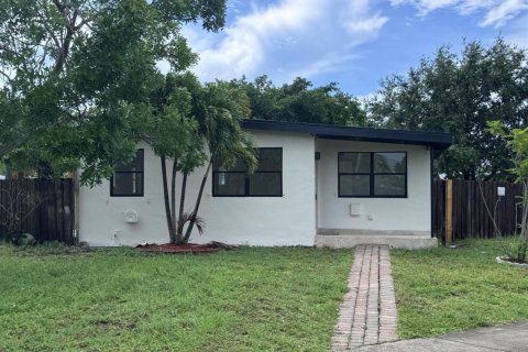 Villa ou maison à louer à Pompano Beach, Floride: 2 chambres, 78.97 m2 № 2168477 - photo 2