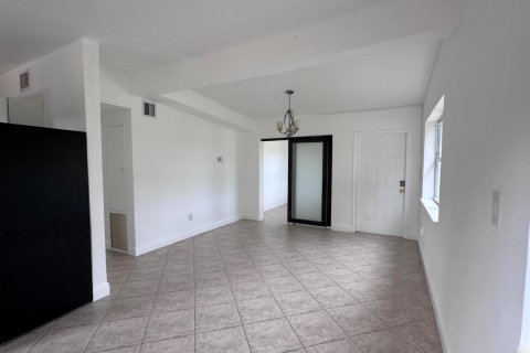 Villa ou maison à louer à Pompano Beach, Floride: 2 chambres, 78.97 m2 № 2168477 - photo 5