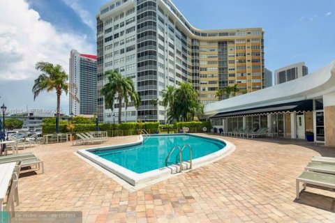 Copropriété à vendre à Hallandale Beach, Floride: 1 chambre, 91.23 m2 № 2037794 - photo 9