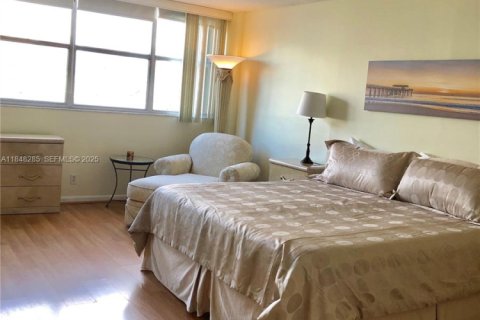 Copropriété à vendre à Hallandale Beach, Floride: 1 chambre, 91.23 m2 № 2037794 - photo 25