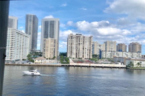Copropriété à vendre à Hallandale Beach, Floride: 1 chambre, 91.23 m2 № 2037794 - photo 27