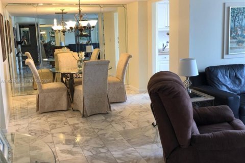 Copropriété à vendre à Hallandale Beach, Floride: 1 chambre, 91.23 m2 № 2037794 - photo 17