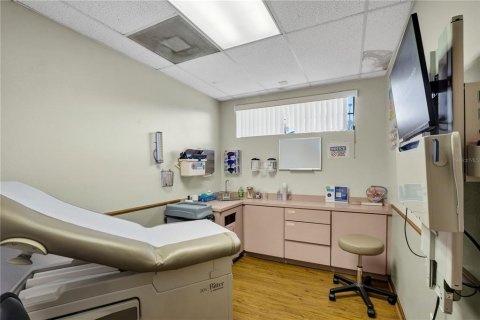 Купить коммерческую недвижимость в Уинтер-Хейвен, Флорида 424.19м2, № 2324992 - фото 13