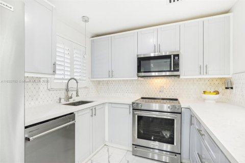 Villa ou maison à vendre à Miami, Floride: 3 chambres, 107.3 m2 № 1809399 - photo 9