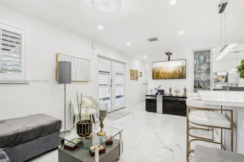 Villa ou maison à vendre à Miami, Floride: 3 chambres, 107.3 m2 № 1809399 - photo 12