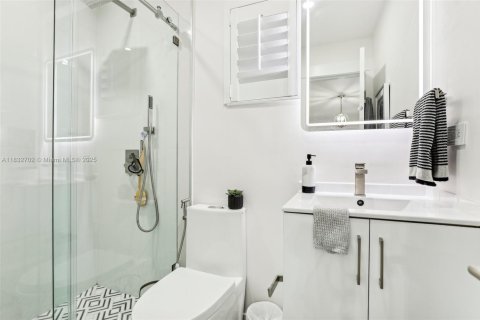 Villa ou maison à vendre à Miami, Floride: 3 chambres, 107.3 m2 № 1809399 - photo 18