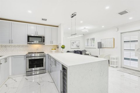 Villa ou maison à vendre à Miami, Floride: 3 chambres, 107.3 m2 № 1809399 - photo 8