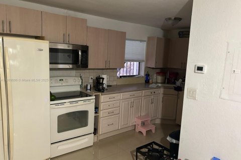 House in Homestead, Florida 1 bedroom, 50.17 sq.m. № 1941091 - photo 6