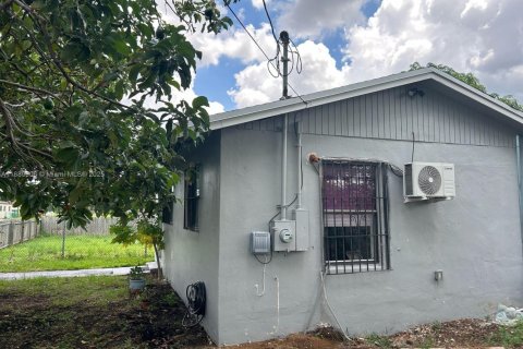 House in Homestead, Florida 1 bedroom, 50.17 sq.m. № 1941091 - photo 2