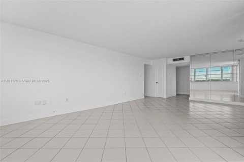 Купить кондоминиум в Авентура, Флорида 2 спальни, 149.11м2, № 1809642 - фото 22