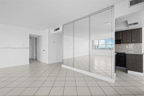 Купить кондоминиум в Авентура, Флорида 2 спальни, 149.11м2, № 1809642 - фото 23