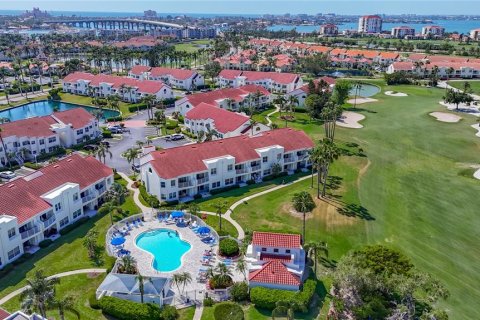 Condo in Saint Petersburg, Florida, 2 bedrooms  № 1663269 - photo 30