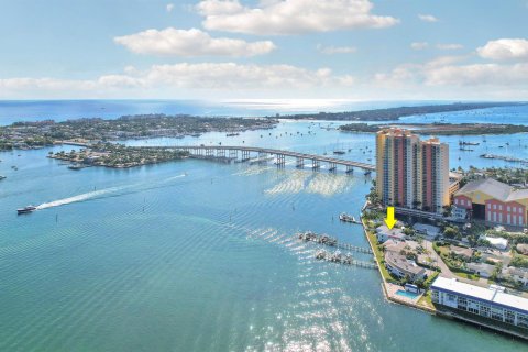 Immobilier commercial à Riviera Beach, Floride № 2342904