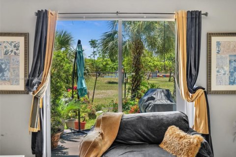 Купить таунхаус в Лодерхилл, Флорида 3 спальни, 117.06м2, № 1954244 - фото 11