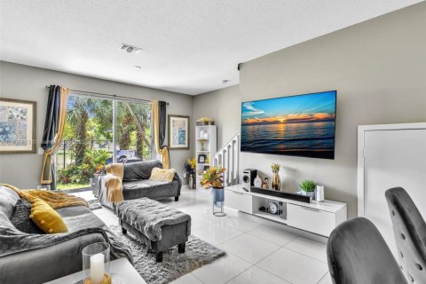 Купить таунхаус в Лодерхилл, Флорида 3 спальни, 117.06м2, № 1954244 - фото 7