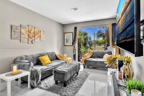 Купить таунхаус в Лодерхилл, Флорида 3 спальни, 117.06м2, № 1954244 - фото 6