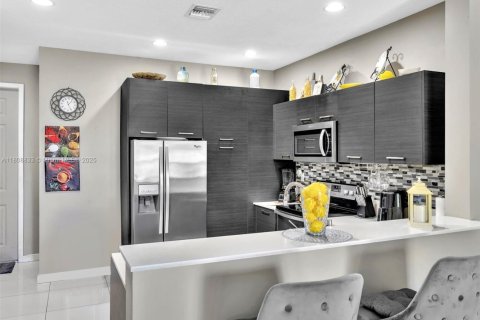 Купить таунхаус в Лодерхилл, Флорида 3 спальни, 117.06м2, № 1954244 - фото 16