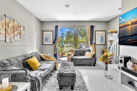 Купить таунхаус в Лодерхилл, Флорида 3 спальни, 117.06м2, № 1954244 - фото 5