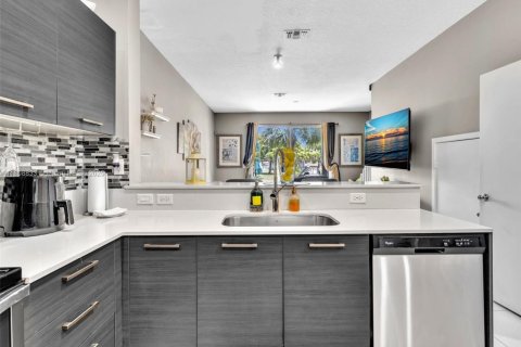 Купить таунхаус в Лодерхилл, Флорида 3 спальни, 117.06м2, № 1954244 - фото 17