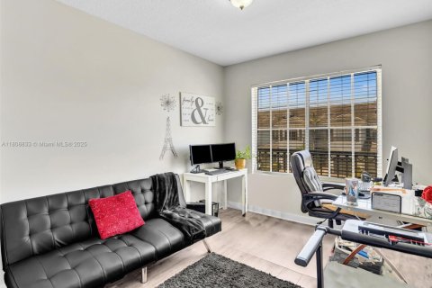 Купить таунхаус в Лодерхилл, Флорида 3 спальни, 117.06м2, № 1954244 - фото 28