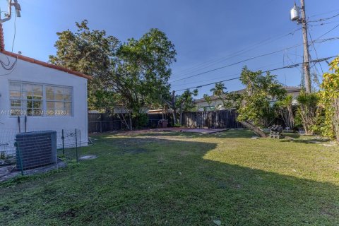 Casa en venta en Miami, Florida, 4 dormitorios, 129.88 m2 № 2028937 - foto 25