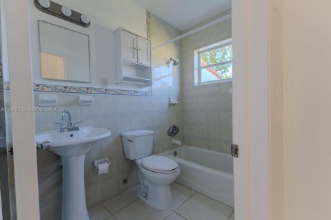 Casa en venta en Miami, Florida, 4 dormitorios, 129.88 m2 № 2028937 - foto 22