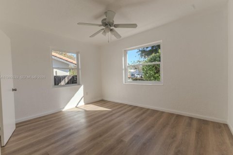 Casa en venta en Miami, Florida, 4 dormitorios, 129.88 m2 № 2028937 - foto 17