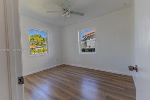 Casa en venta en Miami, Florida, 4 dormitorios, 129.88 m2 № 2028937 - foto 20