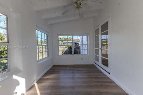 Casa en venta en Miami, Florida, 4 dormitorios, 129.88 m2 № 2028937 - foto 15