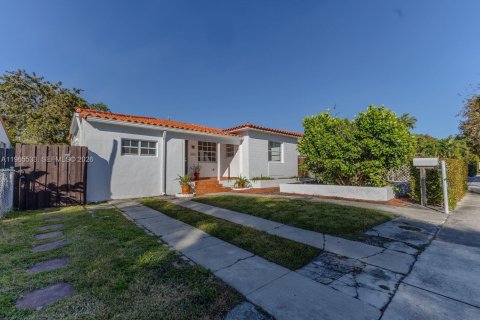 Casa en venta en Miami, Florida, 4 dormitorios, 129.88 m2 № 2028937 - foto 2