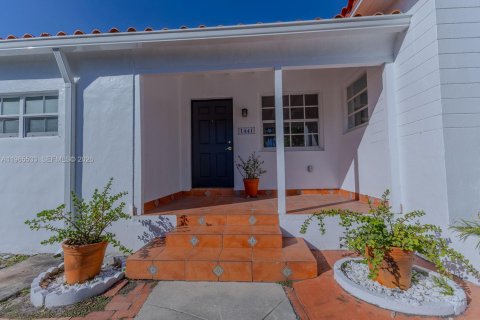 Casa en venta en Miami, Florida, 4 dormitorios, 129.88 m2 № 2028937 - foto 23