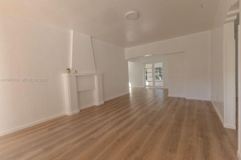 Casa en venta en Miami, Florida, 4 dormitorios, 129.88 m2 № 2028937 - foto 9