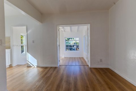 Casa en venta en Miami, Florida, 4 dormitorios, 129.88 m2 № 2028937 - foto 16