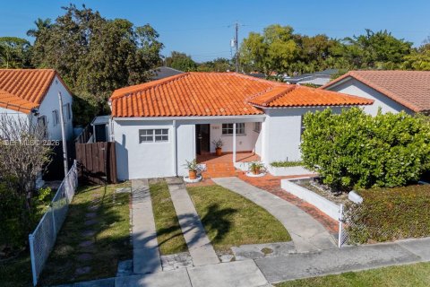 Casa en Miami, Florida 4 dormitorios, 129.88 m2 № 2028937