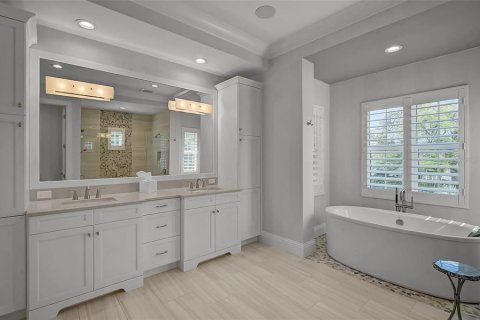 House in Sarasota, Florida 5 bedrooms, 480.86 sq.m. № 2354629 - photo 22