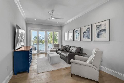 House in Sarasota, Florida 5 bedrooms, 480.86 sq.m. № 2354629 - photo 27