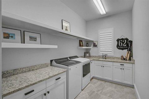 House in Sarasota, Florida 5 bedrooms, 480.86 sq.m. № 2354629 - photo 26