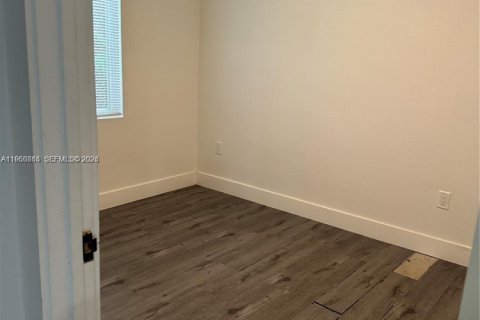 House in Miami, Florida 3 bedrooms, 214.05 sq.m. № 2024355 - photo 7