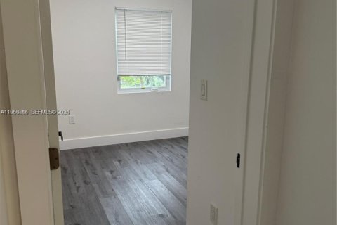 House in Miami, Florida 3 bedrooms, 214.05 sq.m. № 2024355 - photo 14