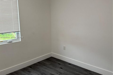 House in Miami, Florida 3 bedrooms, 214.05 sq.m. № 2024355 - photo 18