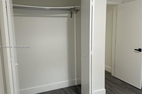 House in Miami, Florida 3 bedrooms, 214.05 sq.m. № 2024355 - photo 15