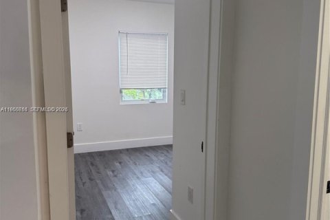 House in Miami, Florida 3 bedrooms, 214.05 sq.m. № 2024355 - photo 10