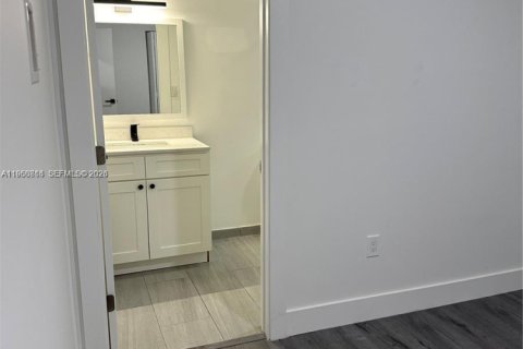 House in Miami, Florida 3 bedrooms, 214.05 sq.m. № 2024355 - photo 5