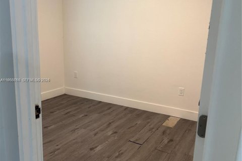 House in Miami, Florida 3 bedrooms, 214.05 sq.m. № 2024355 - photo 22