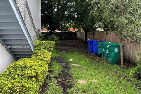 House in Miami, Florida 3 bedrooms, 214.05 sq.m. № 2024355 - photo 29