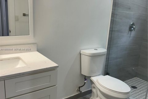 House in Miami, Florida 3 bedrooms, 214.05 sq.m. № 2024355 - photo 19