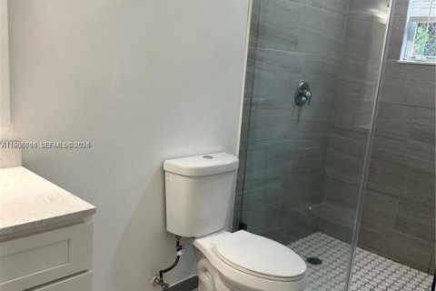 House in Miami, Florida 3 bedrooms, 214.05 sq.m. № 2024355 - photo 25