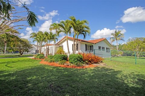 Villa ou maison à vendre à Southwest Ranches, Floride: 3 chambres, 240.06 m2 № 2065250 - photo 5