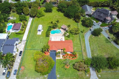 Villa ou maison à vendre à Southwest Ranches, Floride: 3 chambres, 240.06 m2 № 2065250 - photo 2